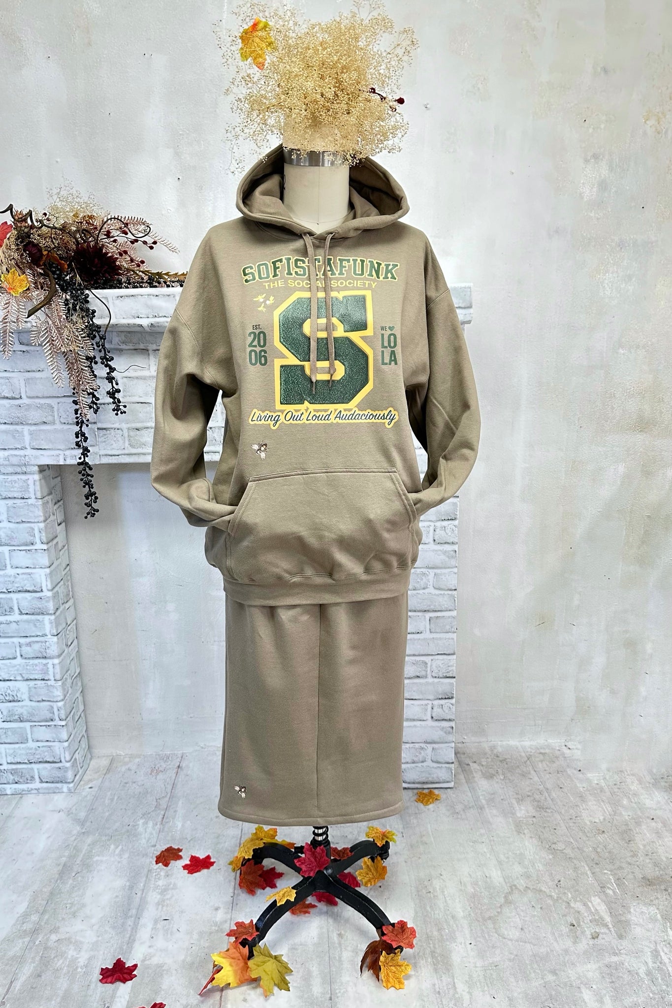 LOLA Society Hooded Pullover