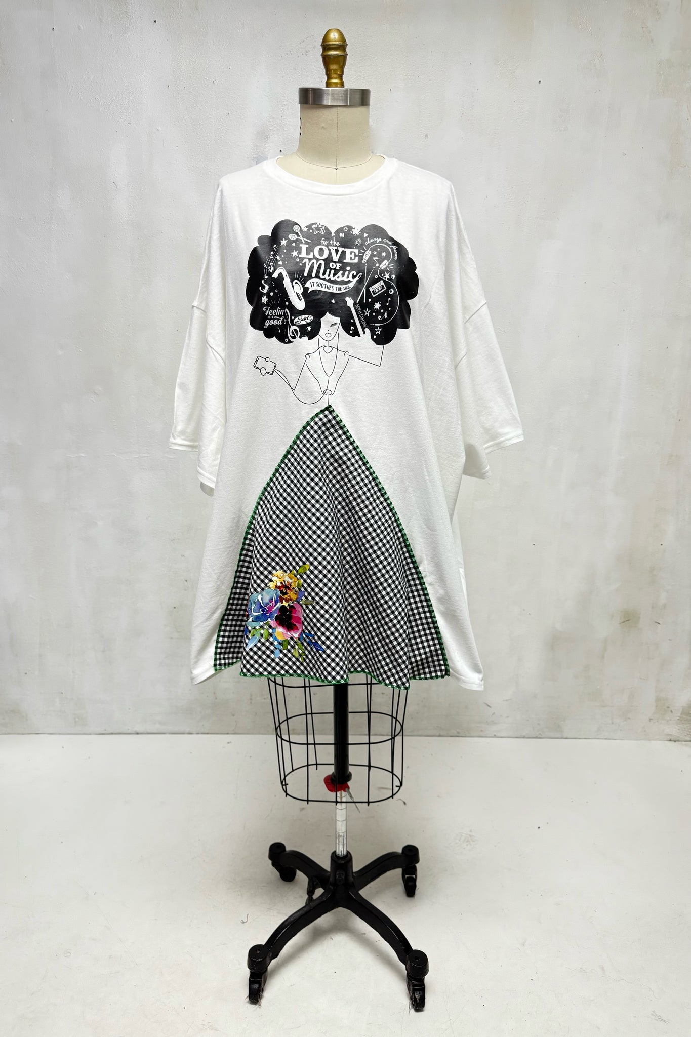 LOLA Love Of Music Sleep or Not Tee