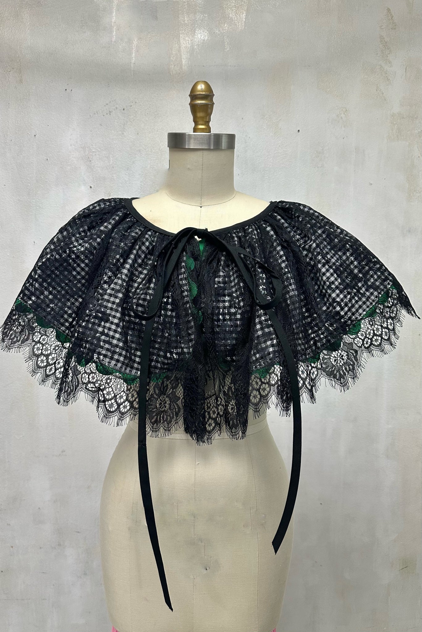 That Fancy REVERSIBLE Ruffled Caplet