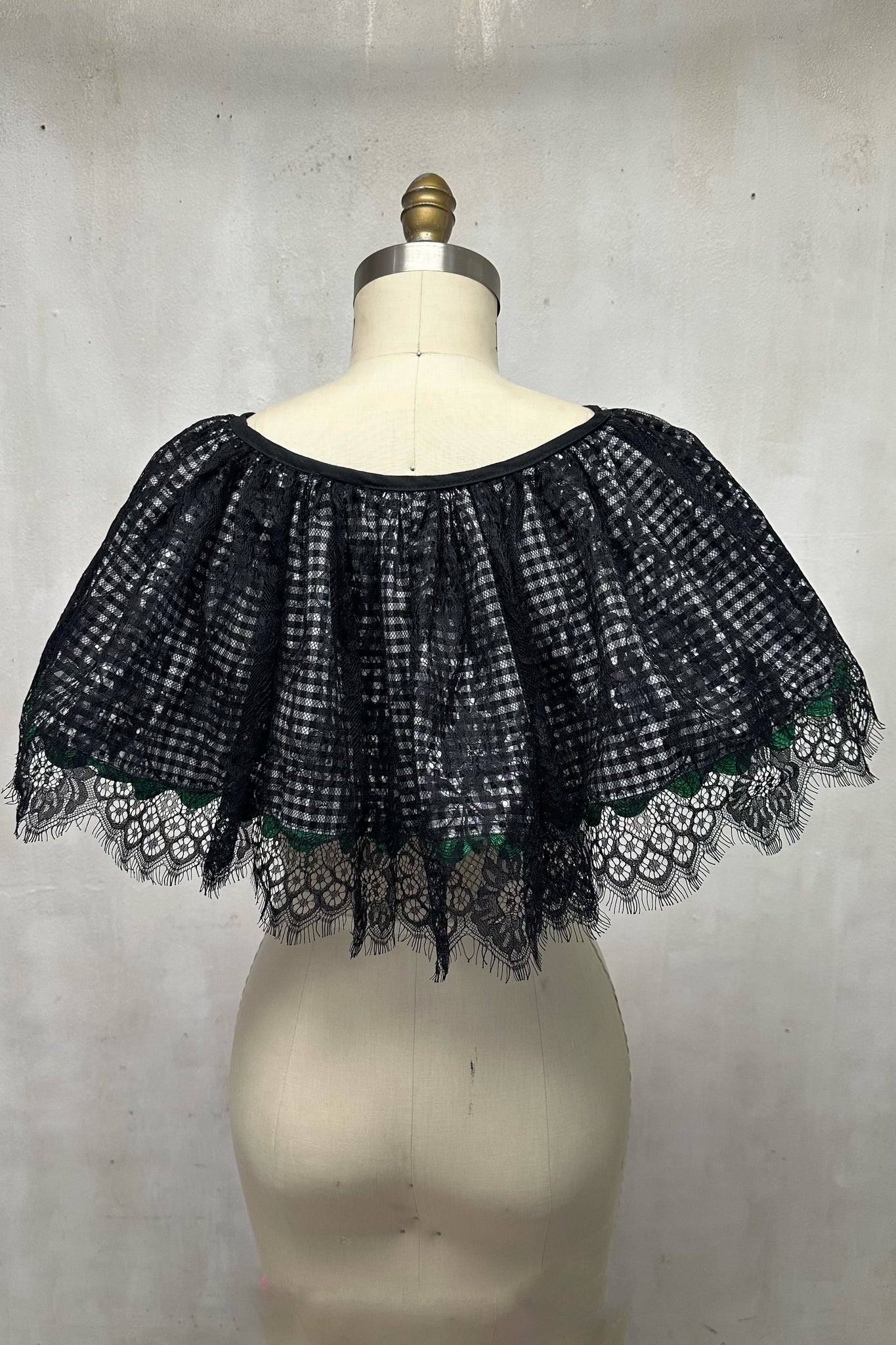 That Fancy REVERSIBLE Ruffled Caplet